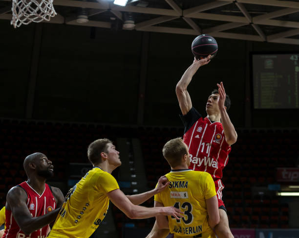 乔治表现 乔治表现